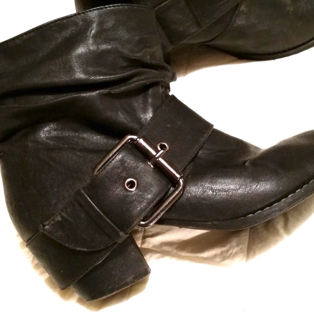 Black Groove Boots